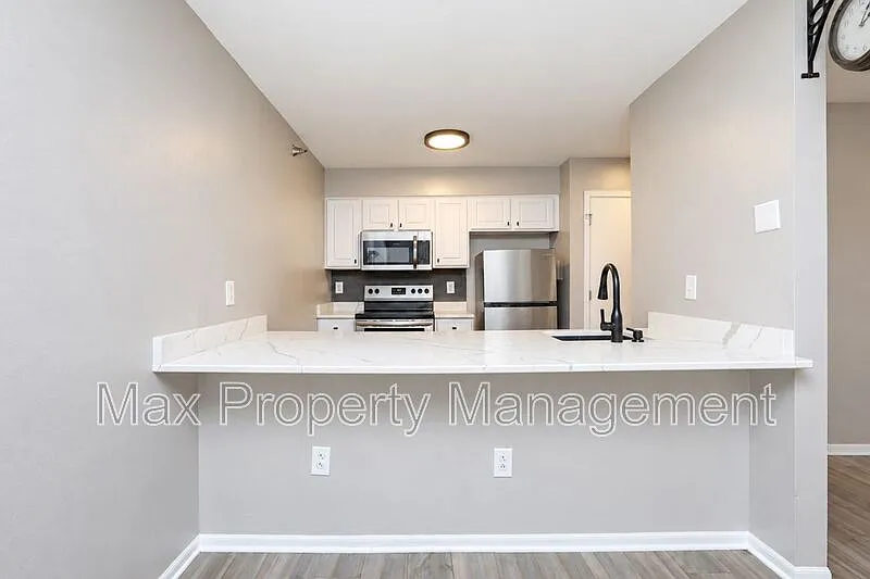 2 bed, 2.0 bath, 938 sqft, $1,400 — Photo 3