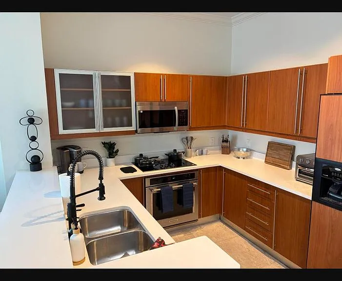 1551 N Flagler Drive Uph #11 — Photo 2