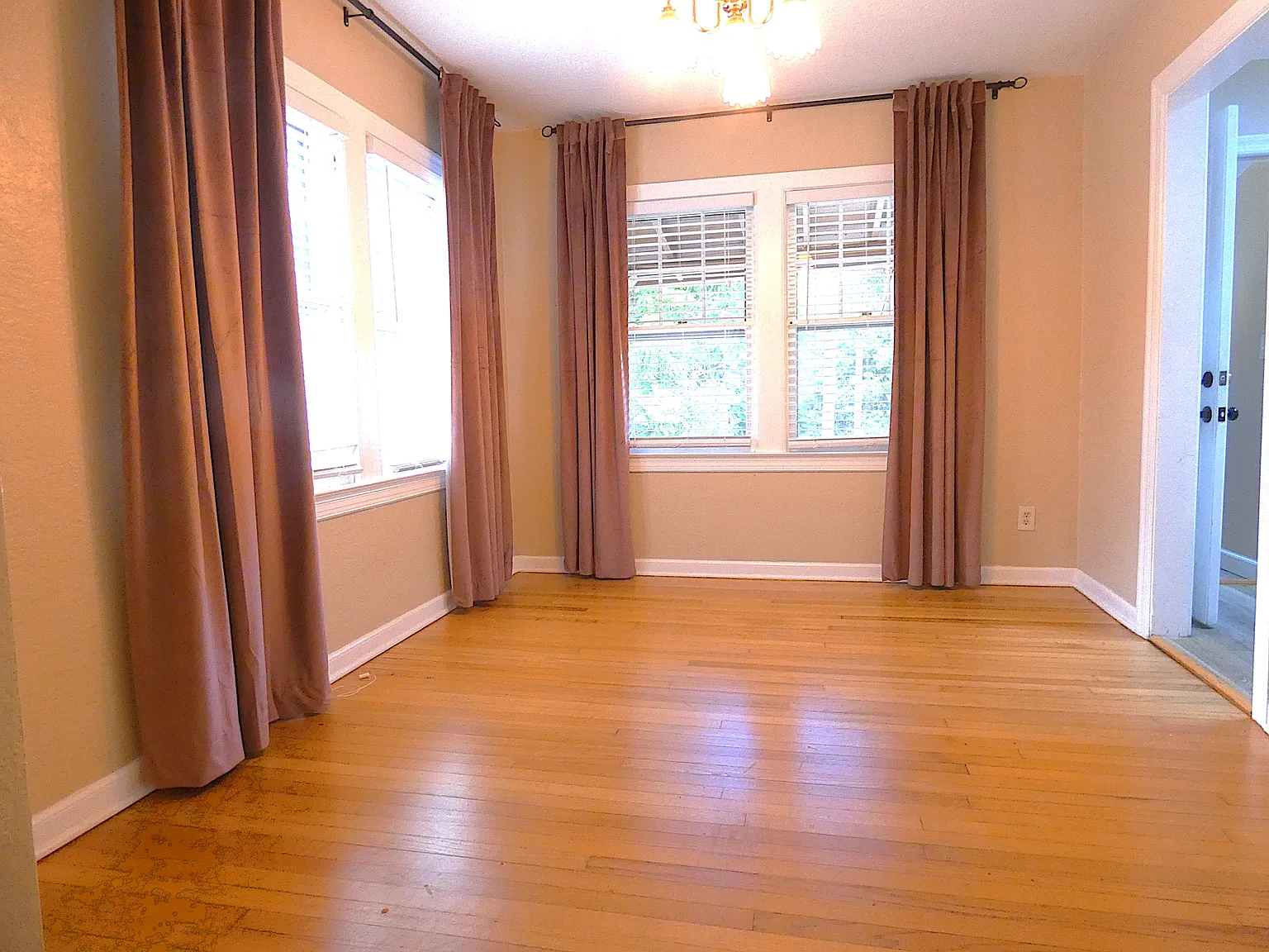 2 bed, 1100 sqft, $2,200 — Photo 4