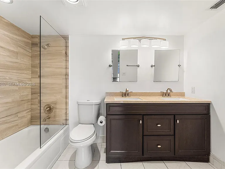 4301 Martinique Cir #H2 — Photo 10