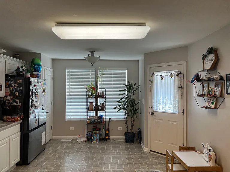 1009 Reserve Dr — Photo 4