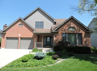 1334 Foxpointe Dr, Sycamore, IL 60178