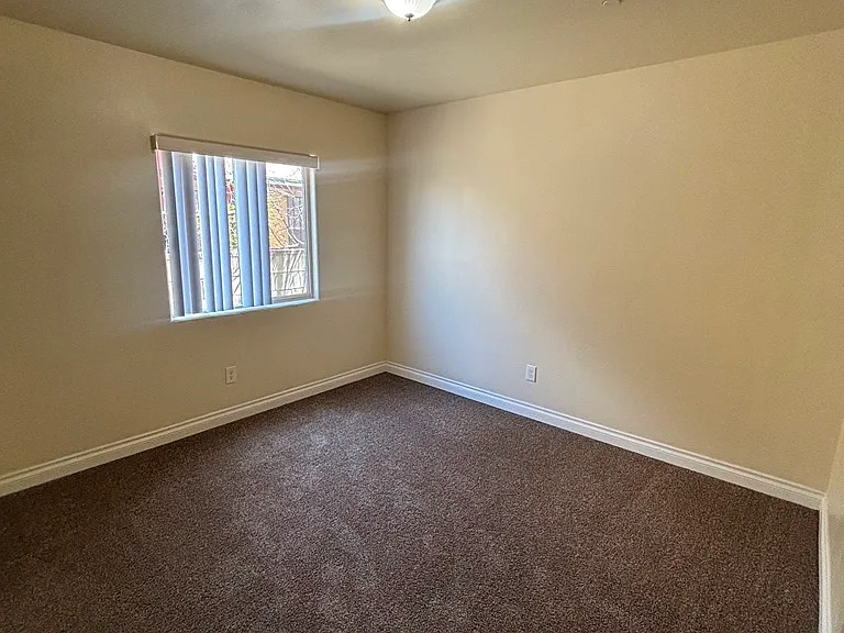 4523 S Arlington Ave — Photo 9