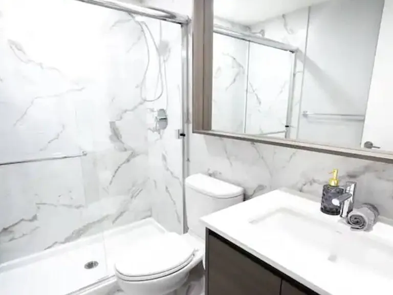 Full bathroom 1