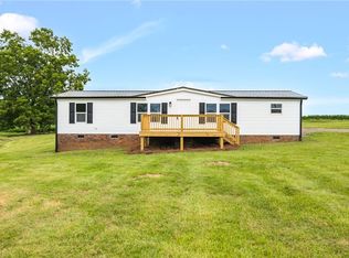 1055 Woolen Store Rd, Reidsville, NC 27320