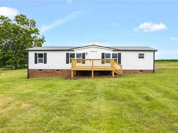 1055 Woolen Store Rd, Reidsville, NC 27320
