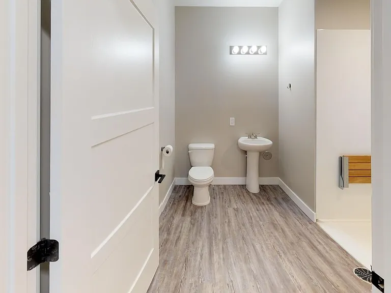 703 W Cedar St — Photo 22