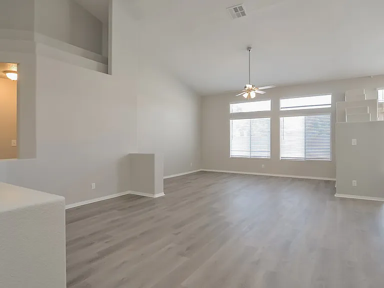 698 Senator Ct — Photo 6