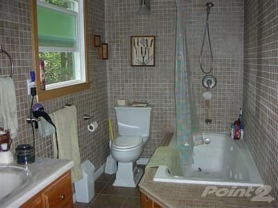 Beautiful tile work in master bath