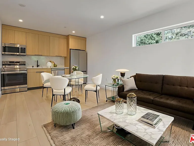 11010 Hortense St #1/4 — Photo 1