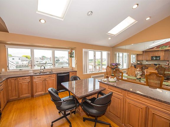 2nd image of 220 Lindbergh Ave