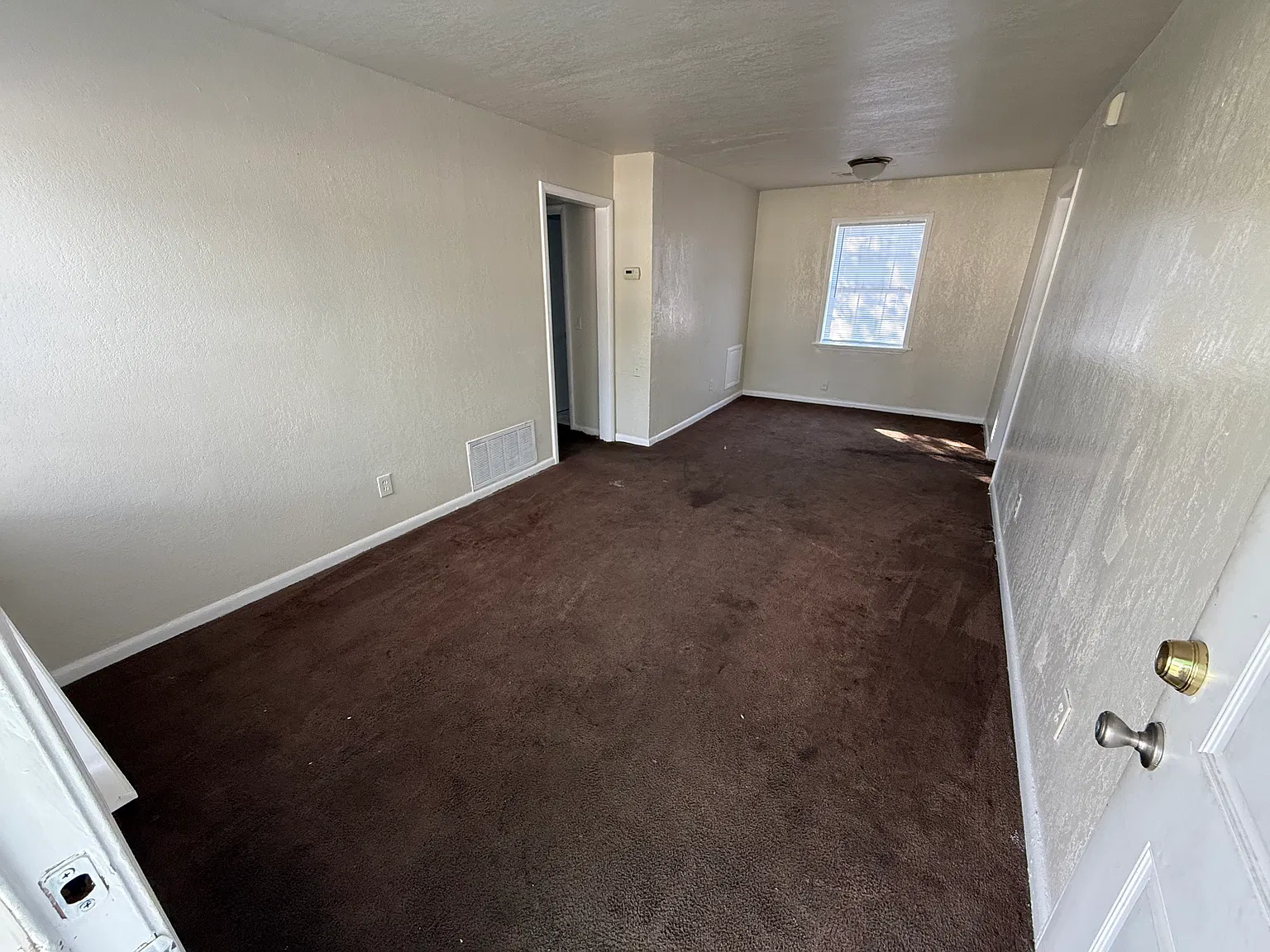 3 bed, 883 sqft, $1,000 — Photo 4