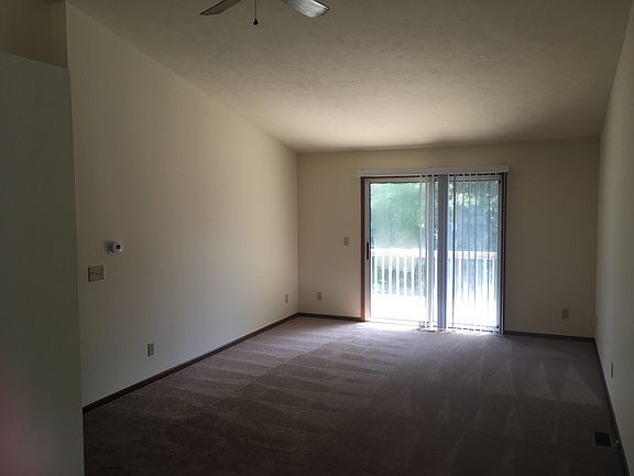 4th image of 470 W 31st St