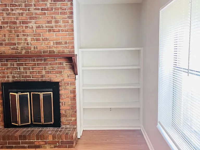 581 Holyoke Ct — Photo 3