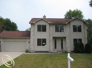 25120 Lindenwood Ln, Southfield, MI 48033