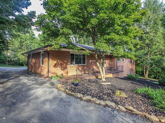 3rd image of 1007 S Chilhowee Dr