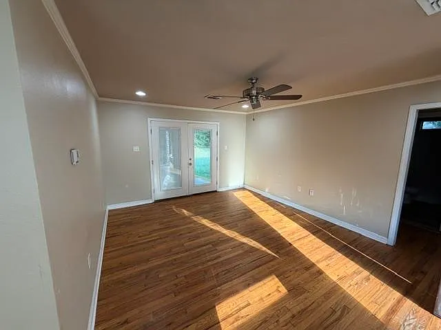 1302 Dale St — Photo 11