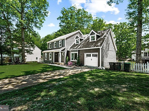 2nd image of 3809 Raynold Ct