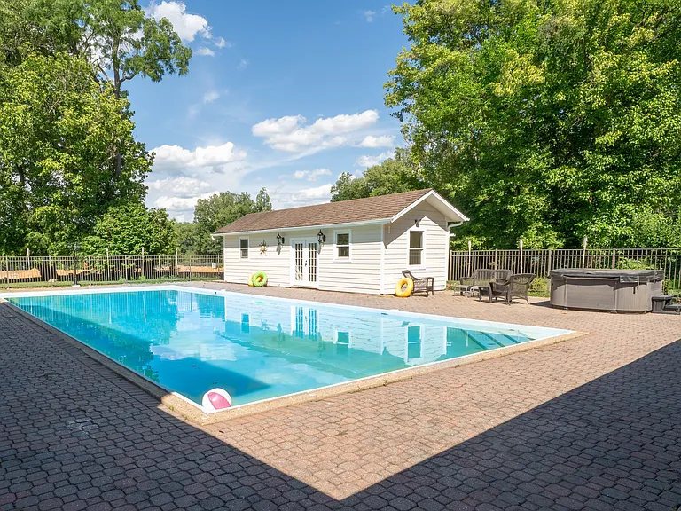 10805 S Glen Rd — Photo 8