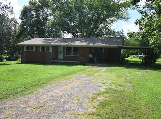 564 Horseshoe Bend Rd, Linden, TN 37096