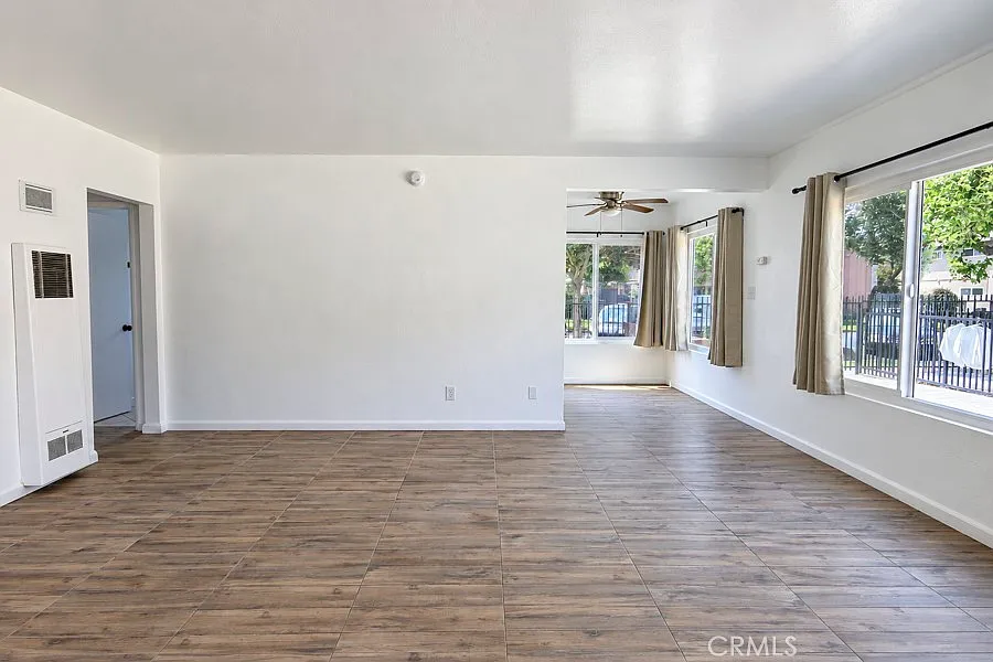 2 bed, 1000 sqft, $2,400 — Photo 4
