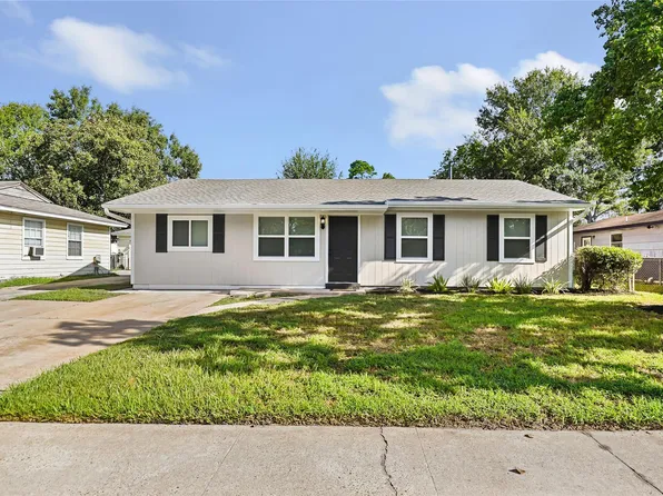 7111 Oak Village Dr, Humble, TX 77396