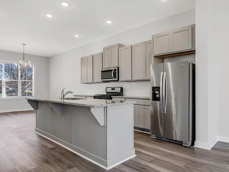 2761 Bell Dr SE — Photo 3