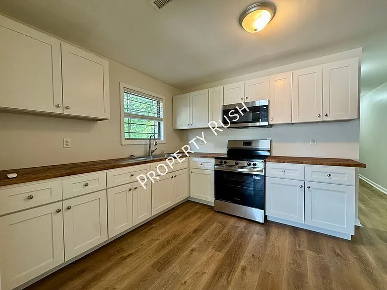 1718 Portland St #A — Photo 8