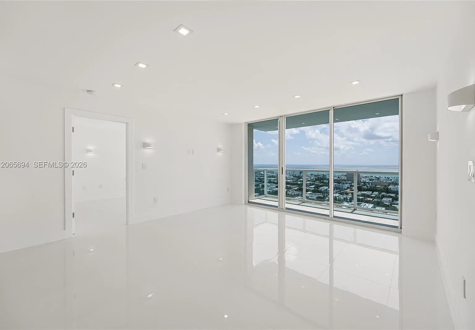The Floridian Condo — Photo 4