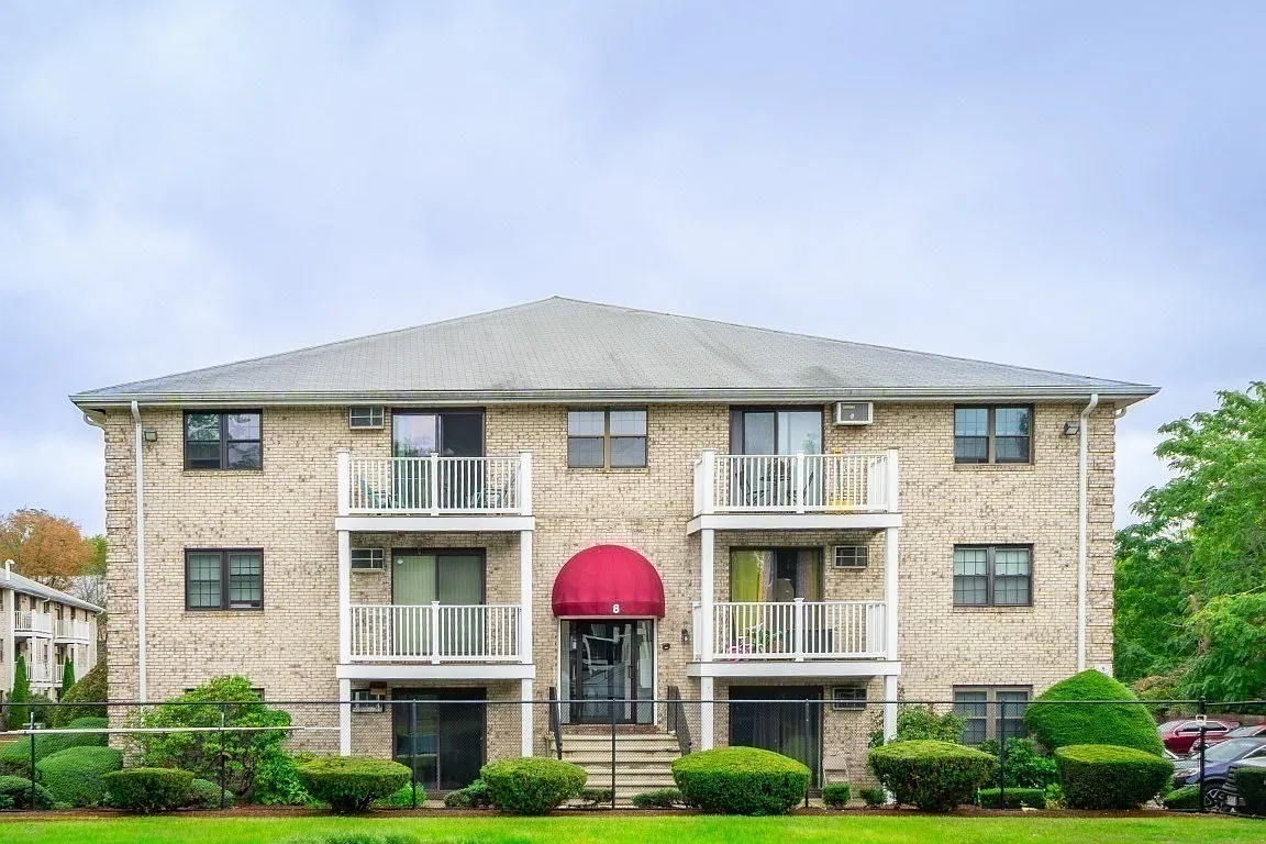 2 bed, 1.0 bath, 800 sqft, $2,200 — Photo 1