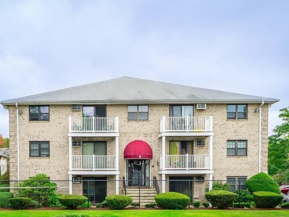 8 Kenmar Dr #64