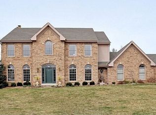 469 Bluff Meadow Dr, Ballwin, MO 63021