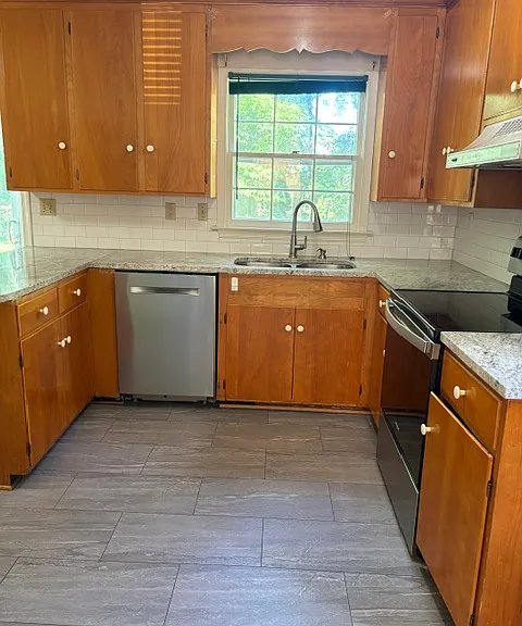 310 Azalea Dr #B — Photo 3