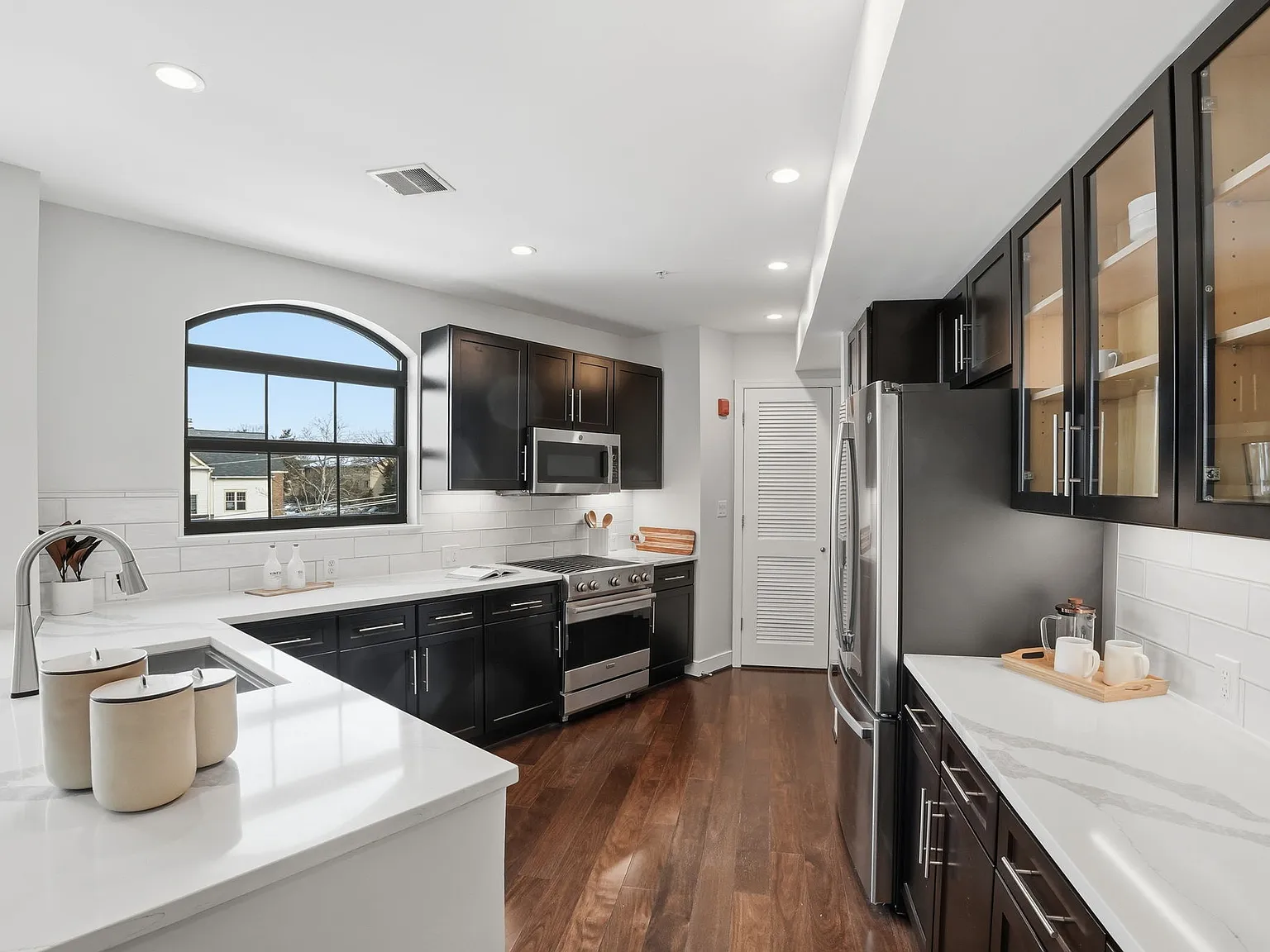 2 bed, 1470 sqft, $4,950 — Photo 2