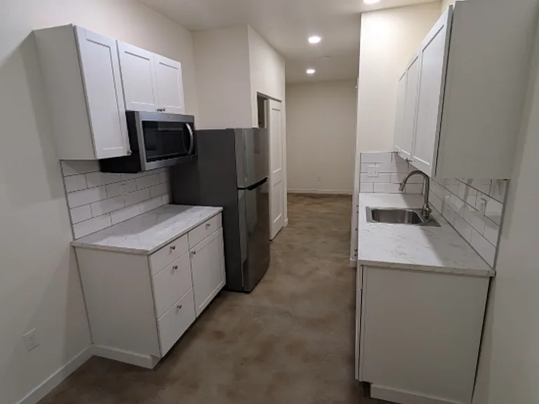 541 W Taylor Ave — Photo 2