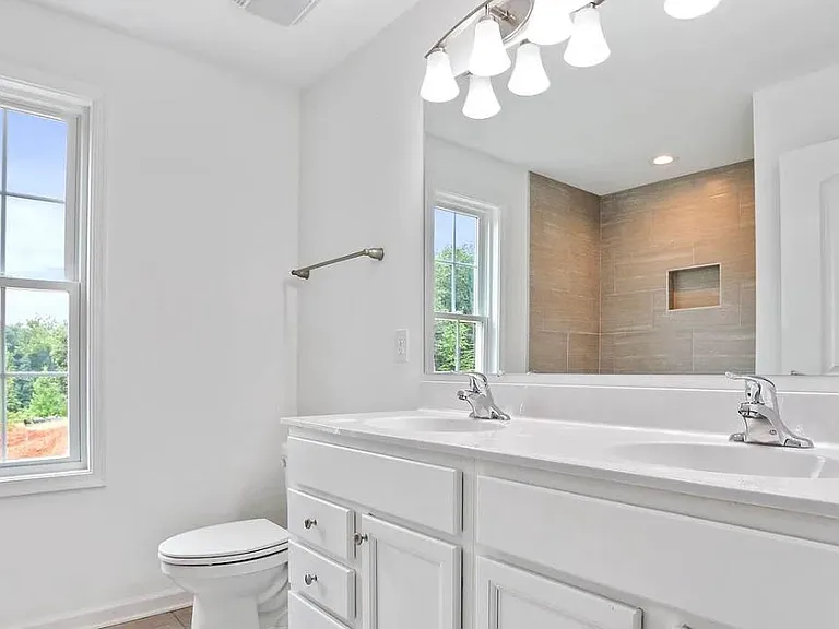 1200 Happy Ridge Dr — Photo 5