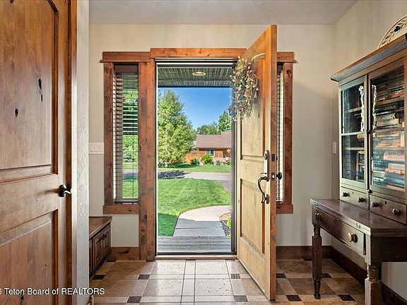 5th image of 7949 House Top Ln