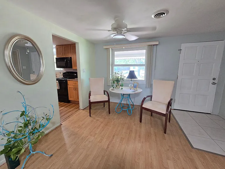 2441 Gulf Gate Dr — Photo 8