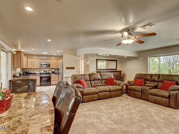 3rd image of 1939 Pine Ln