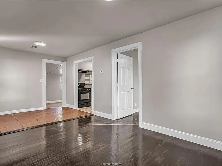 2707 Cliff St — Photo 9