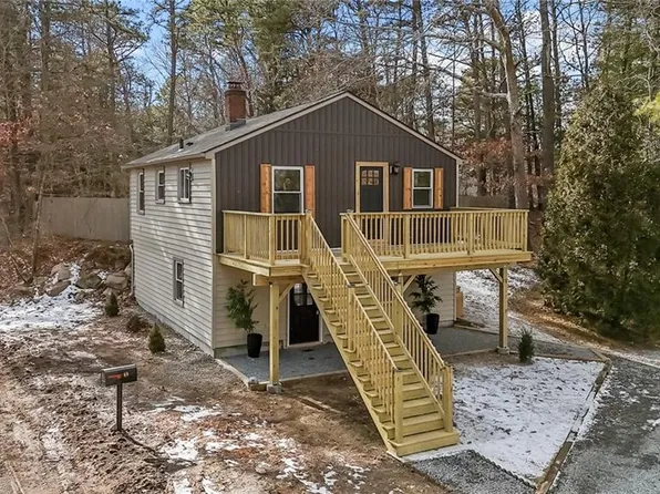 69 Thurston Dr, Hope Valley, RI 02832