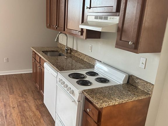 4th image of 224 Hanover St APT 15