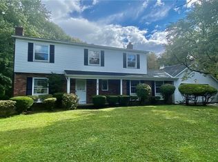 6714 Sandalwood Dr, Gates Mills, OH 44040