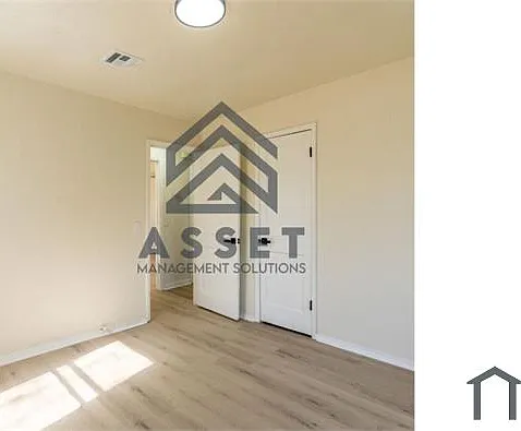 422 E Northrup Dr — Photo 6