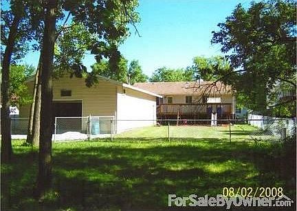 3rd image of 107 E Maple Dr