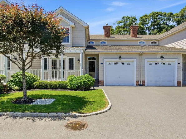 5 Daniels Way, Bay Shore, NY 11706
