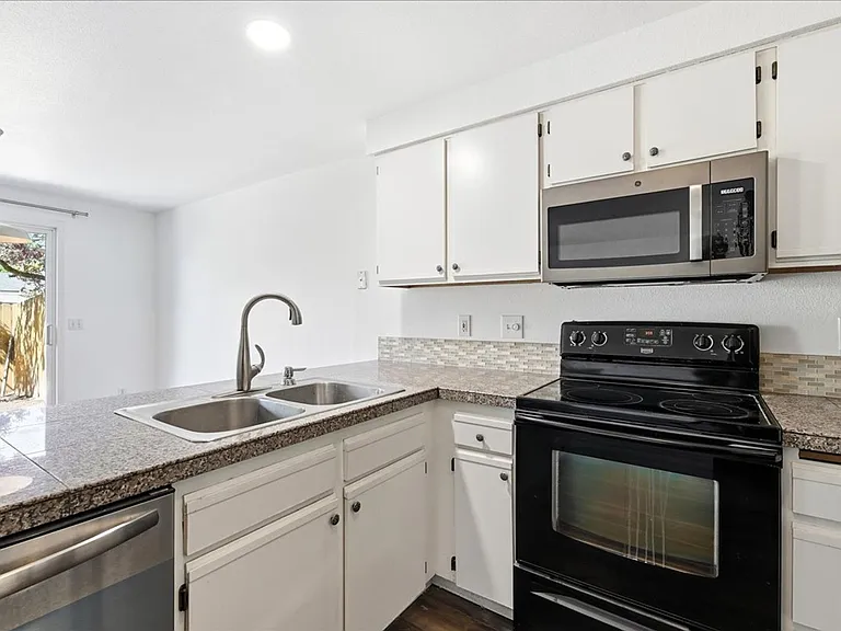 186 E Elwood Ln — Photo 13