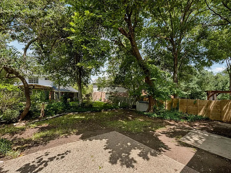 905 Sweetwater Cv — Photo 18