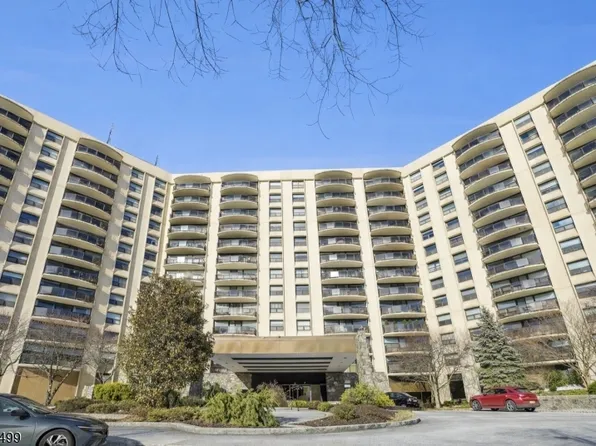 2 Claridge Dr BLDG 2 #1FW, Verona Twp., NJ 07044