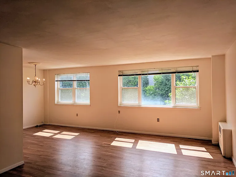 889 Farmington Ave #3K — Photo 1